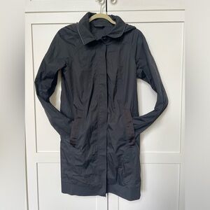 Lululemon sz 6 black rain coat